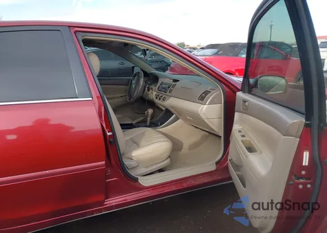 2003 Toyota Camry Le z USA, uszkodzony, nr VIN 4T1BE32K33U203726